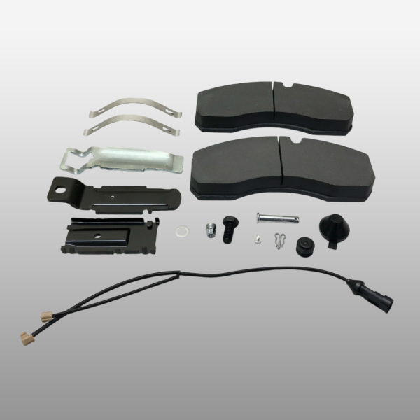 RP3501QA225040XLB1 - Комплект колодок 2 шт. задние (колодки HLP3502B1-1300 с прижимной пластиной и датчиком) на Foton Auman 4189