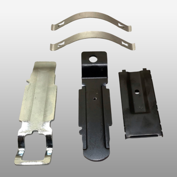 RP3501QA225040XLB1 - Комплект колодок 2 шт. задние (колодки HLP3502B1-1300 с прижимной пластиной и датчиком) на Foton Auman 4189