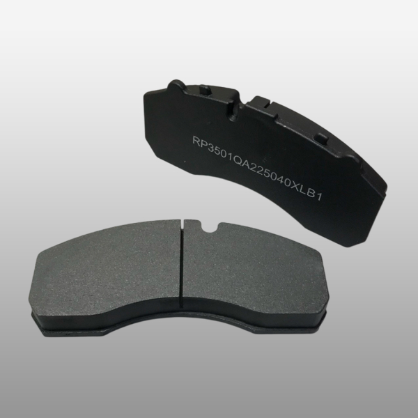 RP3501QA225040XLB1 - Комплект колодок 2 шт. задние (колодки HLP3502B1-1300 с прижимной пластиной и датчиком) на Foton Auman 4189