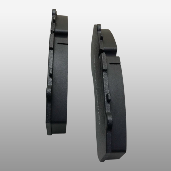 RP3501QA225040XLB1 - Комплект колодок 2 шт. задние (колодки HLP3502B1-1300 с прижимной пластиной и датчиком) на Foton Auman 4189