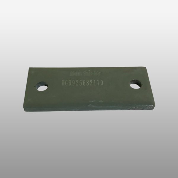 WG9925682110 - Пластина крепления переднего стабилизатора на Sitrak C7H, Howo T5G