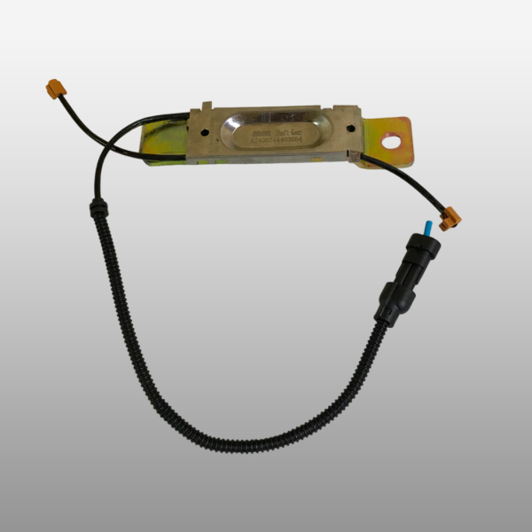 AZ400744403054 - Прижимная пластина передних, задних колодок с датчиком износа на Sitrak C7H